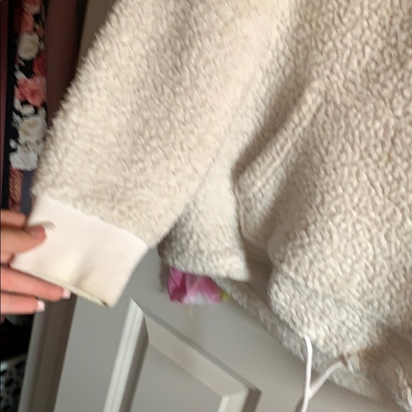 SOLD❌VS pink half zip - Picture 3 of 7